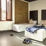 מלון דירות Soho 4*